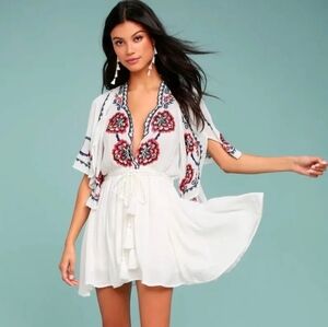 Like New XS Free People white Floral Embroidered Dress